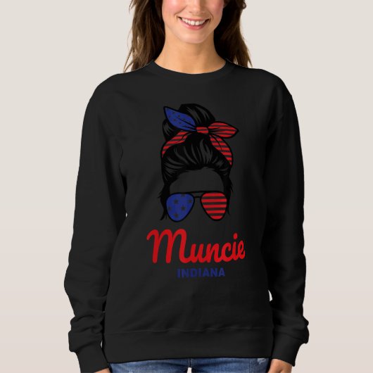 Muncie Indiana Retro Messy Bun Sweatshirt (Vorderseite)