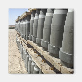 Munitionsreihen werden gestapelt und vorgepfercht magnet (Vorne)