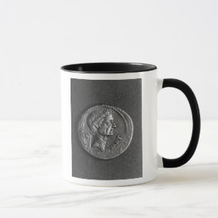 Münze mit einem Porträt von Julius Cäsar Tasse
