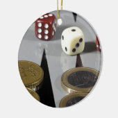 Münzen auf einem Backgammonbrett Keramikornament (Links)