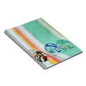 Murmeln auf gestreiftem Hintergrund Notizblock (Rechte Seite)