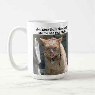 Mürrische Katze, Schritt weg von den Kaffeetasse