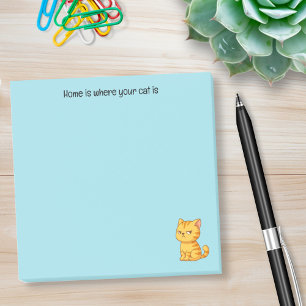 Mürrische orange getigerte Katze mit individuellem Post-it Klebezettel