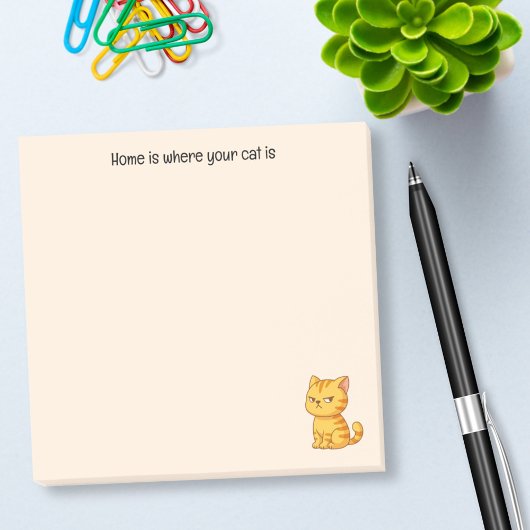 Mürrische orange getigerte Katze mit individuellem Post-it Klebezettel