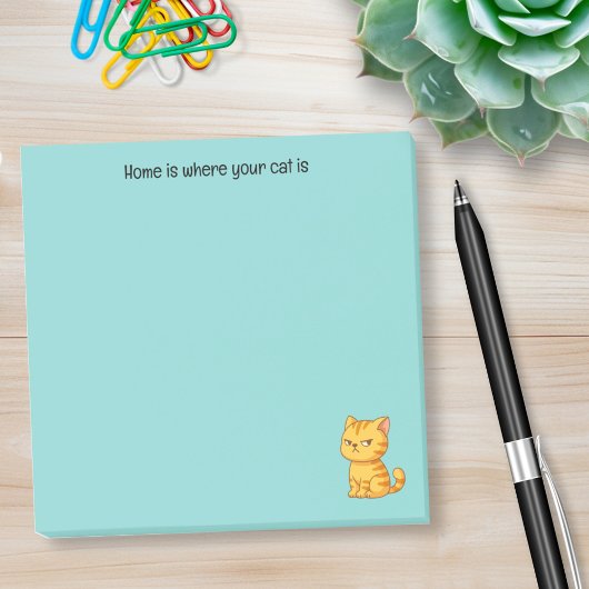 Mürrische orange getigerte Katze mit individuellem Post-it Klebezettel