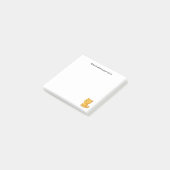 Mürrische orange getigerte Katze mit individuellem Post-it Klebezettel (angewinkelt)