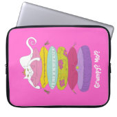 Mürrische Prinzessinkatze und die Laptopschutzhülle (Vorderseite)