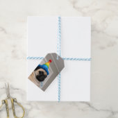 Mürrischer Mops mit Regenbogen-Geburtstagshut Geschenkanhänger (Mit Garn)