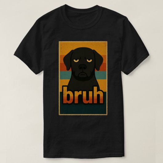 Mürrischer schwarzer Hund „bruh“ Meme T-Shirt (Design vorne)