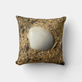 Muschel auf dem Sand Kissen