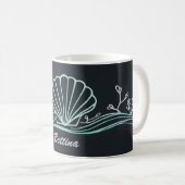 Muschel auf dunklem Grün Kaffeetasse (VorderseiteRechts)