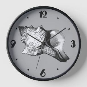 Muschel des Conchs - Grautöne Wanduhr