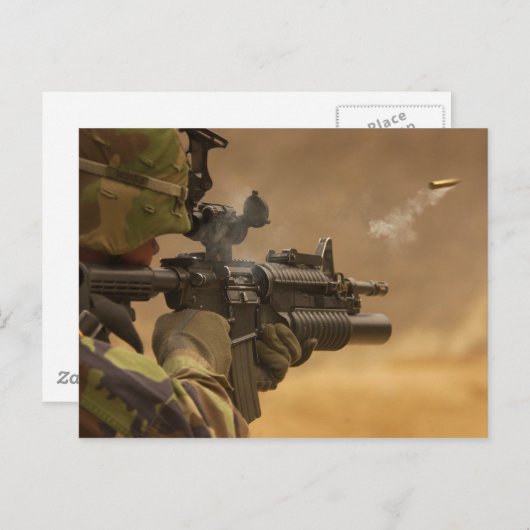 Muschel, die aus einem Gewehr der M-4 geflochten i Postkarte (Vorne/Hinten)