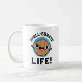 Muschel-ebrate Life Funny Muschel Pun Kaffeetasse (Links)