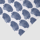 Muschel in Scallop, Print, Indigo und Weiß Seidenpapier (Ausschnitt)