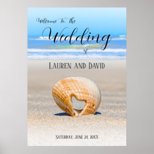 Muschel mit einem Herzen auf Sand am Strand, Poster