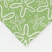 Muschel-Muster auf gepunktetem Hintergrund Fleecedecke (Ecke)