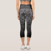 Muschel pattern.04.w Black BG Capri Leggings (Rückseite)