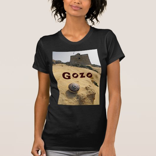 Muschel und Turm, Gozo, Malta T-Shirt (Vorderseite)