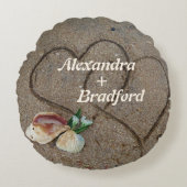 Muscheln & 2 Herz am Strand, Hochzeitskissen nach Rundes Kissen (Vorderseite)