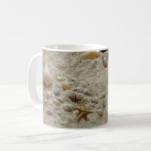 Muscheln am Strand Sand Kaffeetasse (Vorderseite Links)