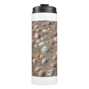 Muscheln am Strand Thermosbecher