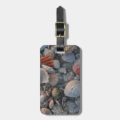Muscheln auf dem Sand Gepäckanhänger (Vorderseite vertikal)