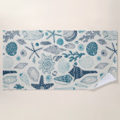 Muscheln auf weißlich strandtuch (Vorderseite)