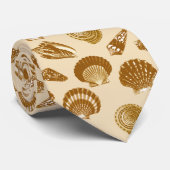 Muscheln - Braun auf beigem Hintergrund Krawatte (Gerollt)