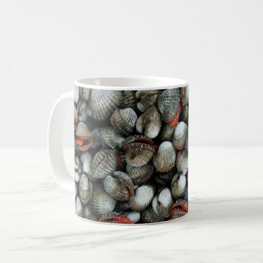 Muscheln des Blutcockle Kaffeetasse (Vorderseite Links)