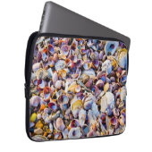 Muscheln durch das Seeufer Laptopschutzhülle (Vorne Rechts)