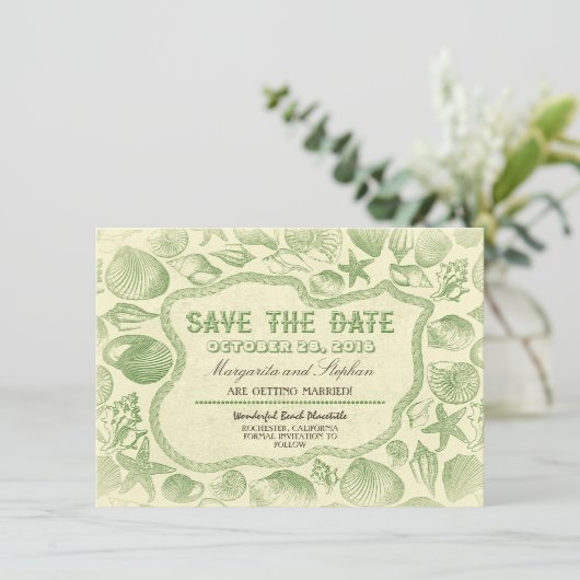Muscheln Hochzeit am grünen Strand Save the Date Einladung (Stehend Vorderseite)