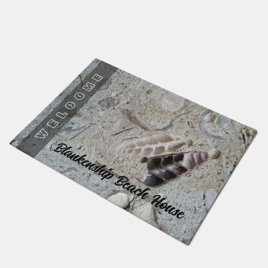 Muscheln im Betongebäude Fußmatte (Schrägansicht)