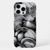 Muscheln im Mud iPhone Hülle (Rückseite)