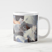Muscheln in Sonnenlicht und Schatten Jumbo-Tasse (Rechts)