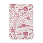 Muscheln in Viva Magenta - Farbe des Jahres 2023 Badematte (Vorderseite Vertikal)