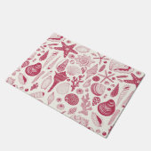 Muscheln in Viva Magenta - Farbe des Jahres 2023 Fußmatte (Schrägansicht)