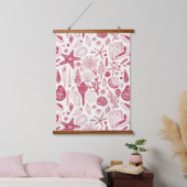 Muscheln in Viva Magenta - Farbe des Jahres 2023 Wandteppich Mit Holzrahmen (Schlafzimmer)