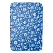 Muscheln. Maritim. Blau. Badematte (Vorderseite Vertikal)