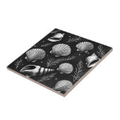 Muscheln und Algen in Schwarz und Weiß Fliese (Seite)