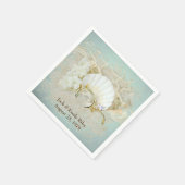 Muscheln und Hochzeitsringe im Sand Serviette (Ecke)