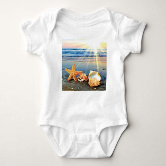 Muscheln und Seestern am Strand Baby Strampler (Vorderseite)