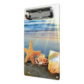 Muscheln und Seestern am Strand Mini Klemmbrett (Gewinkelt2)