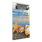 Muscheln und Seestern am Strand Mini Klemmbrett (Schrägansicht)