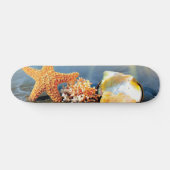 Muscheln und Seestern am Strand Skateboard (Horizontal)