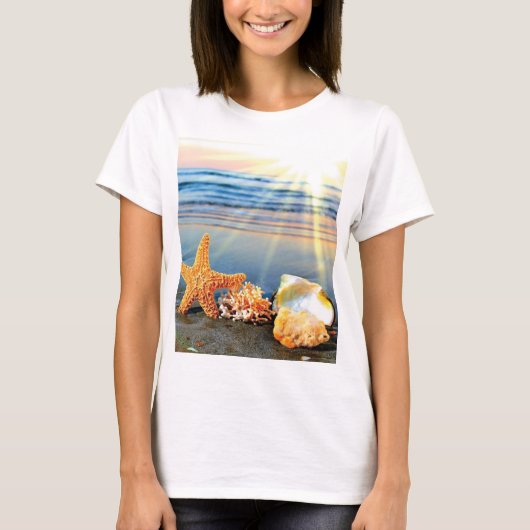 Muscheln und Seestern am Strand T-Shirt (Vorderseite)