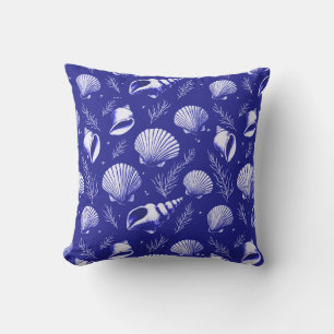 Muscheln und Seetang in Navyblau und Weiß  Kissen