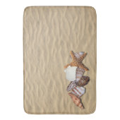 Muscheln und Strand-Sand Badematte (Vorderseite Vertikal)