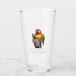 Museum Moment - Selfie mit einem Riesenpapagei Glas