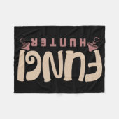 Mushroom Hunter Fungi Hunter Pilze Fleecedecke (Vorderseite (Horizontal))